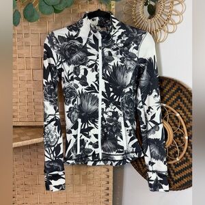 Lululemon Define Forme Jacket II *Textured Brisk Bloom Black White Floral Size 2